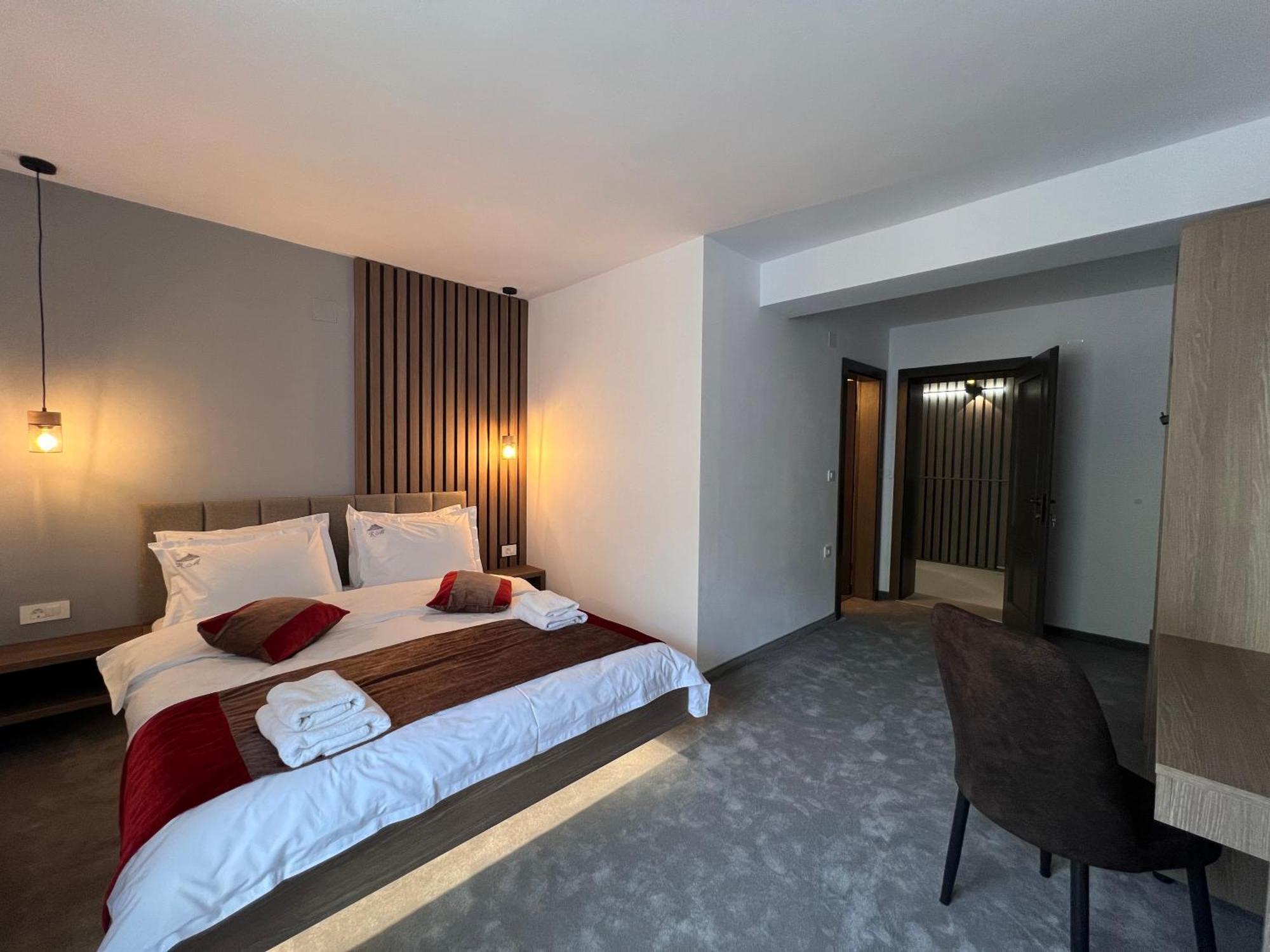 Hotel Regina Muntilor A à Moeciu De Sus Extérieur photo