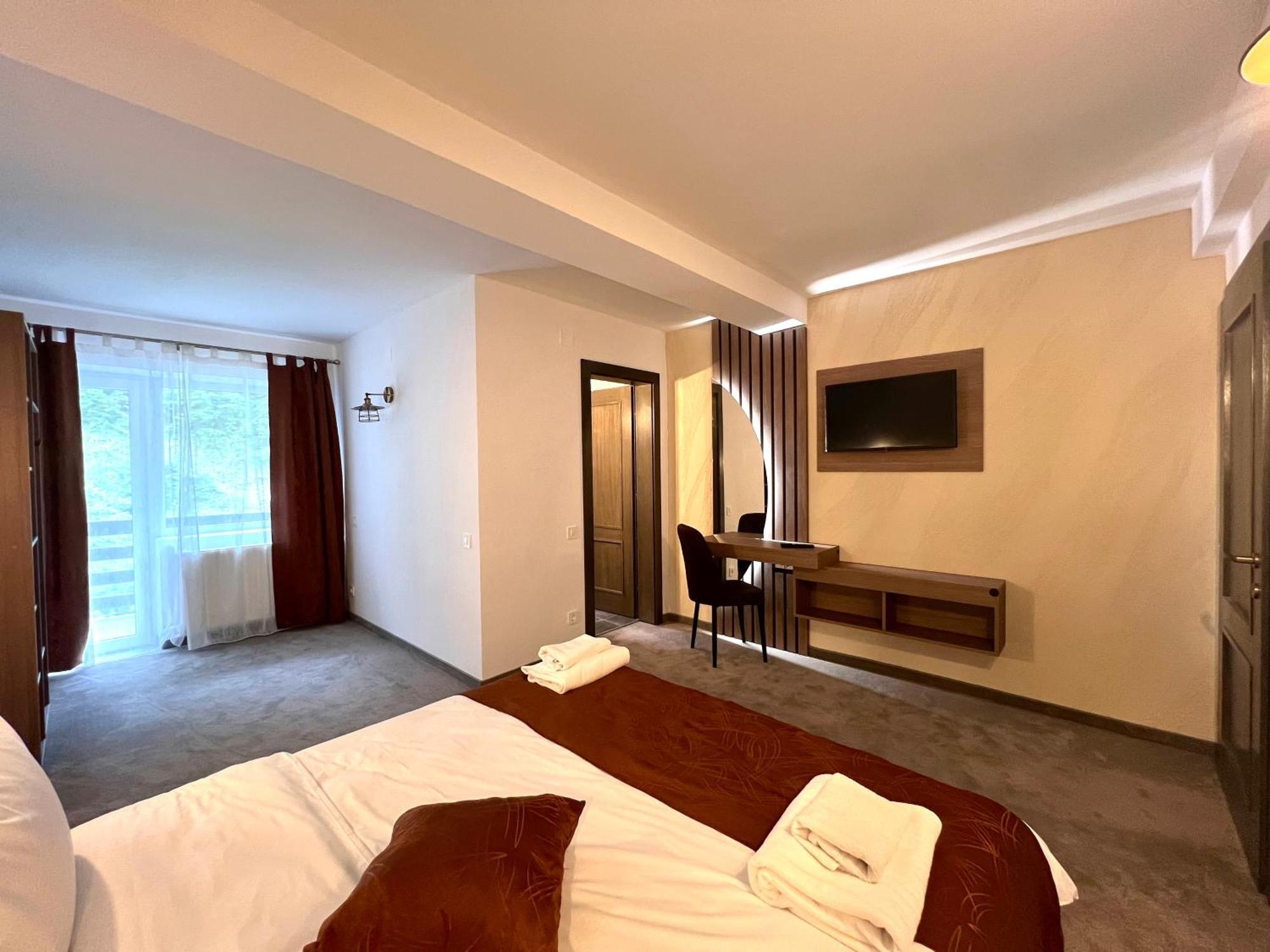 Hotel Regina Muntilor A à Moeciu De Sus Extérieur photo